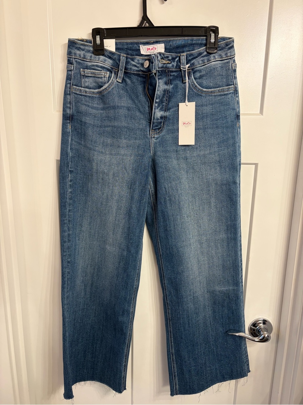 NWT Moco Frayed Hem Cropped Straight Jeans 9/29